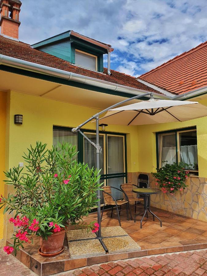 Gardenia Apartman 艾斯特根 外观 照片